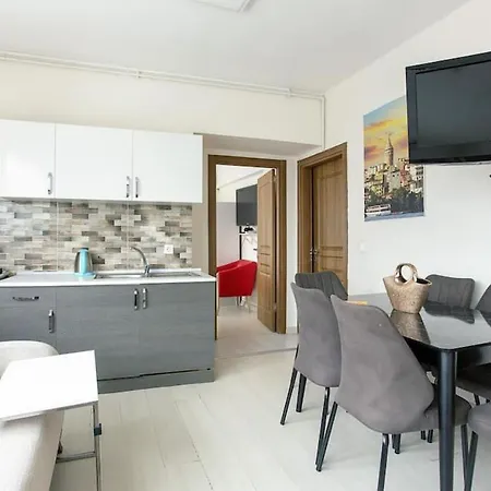 Central Apartment With Amazing City View Near Cevahir Mall In Sisli1 Apartment